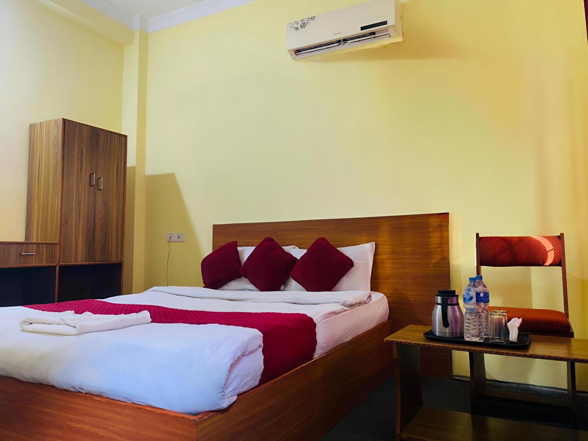 Hotel Daisy Park Siddharthanagar ภายนอก รูปภาพ