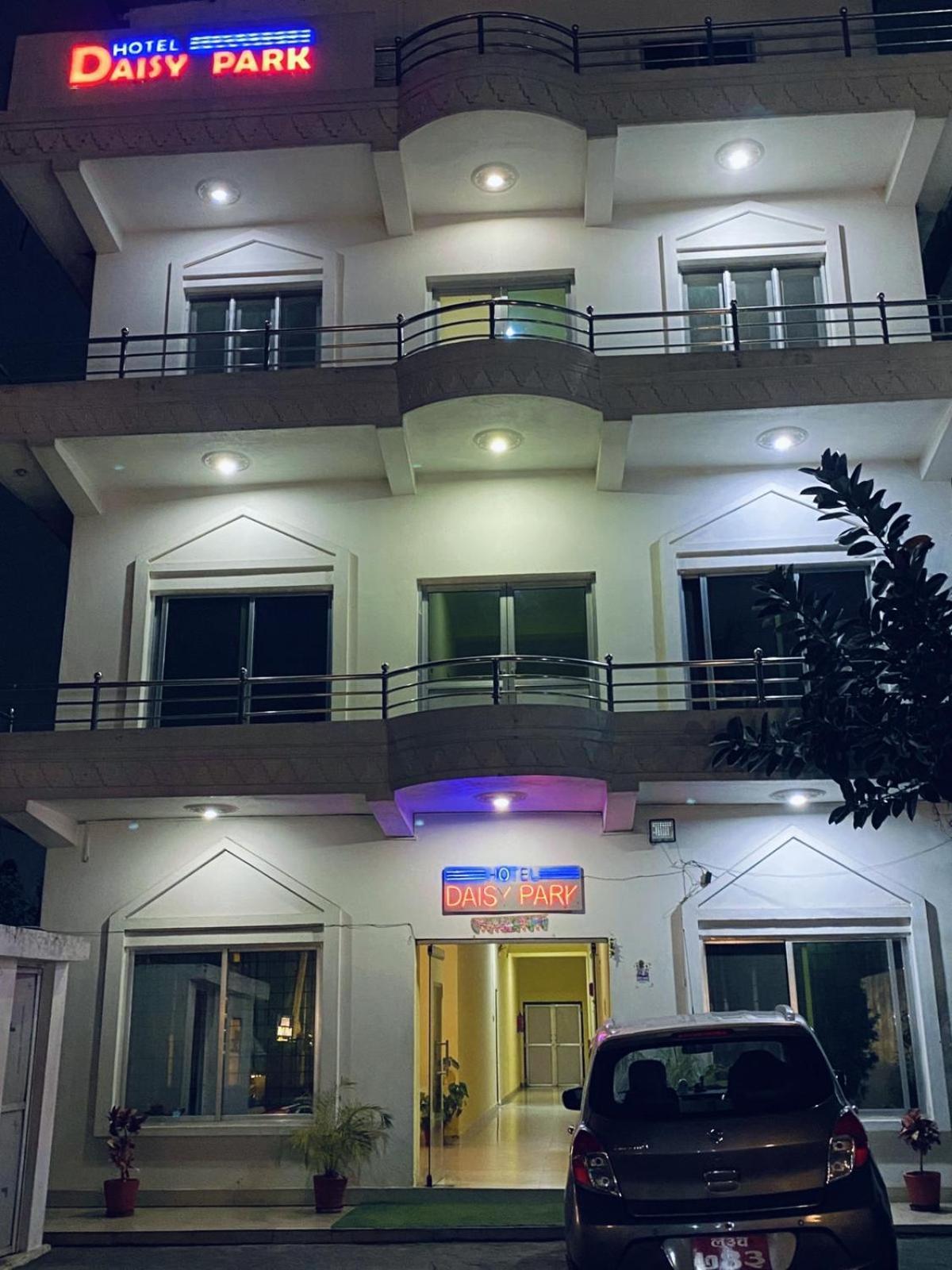 Hotel Daisy Park Siddharthanagar ภายนอก รูปภาพ