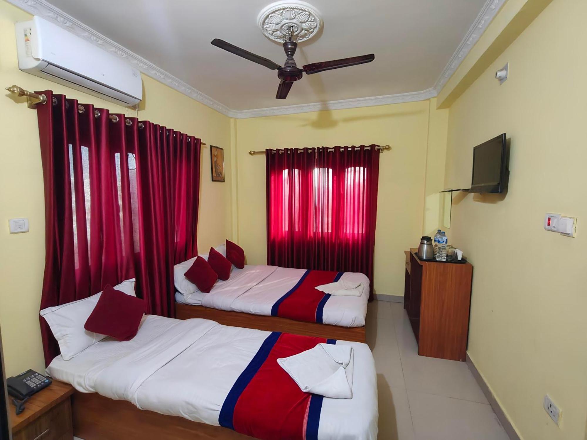 Hotel Daisy Park Siddharthanagar ภายนอก รูปภาพ